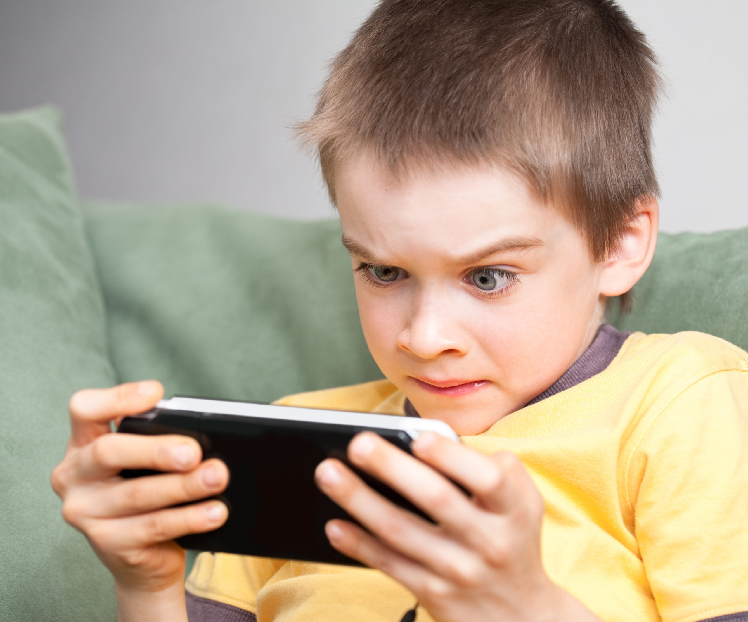 Manage screen time for kids health or Screen time can be dangerous for kids health